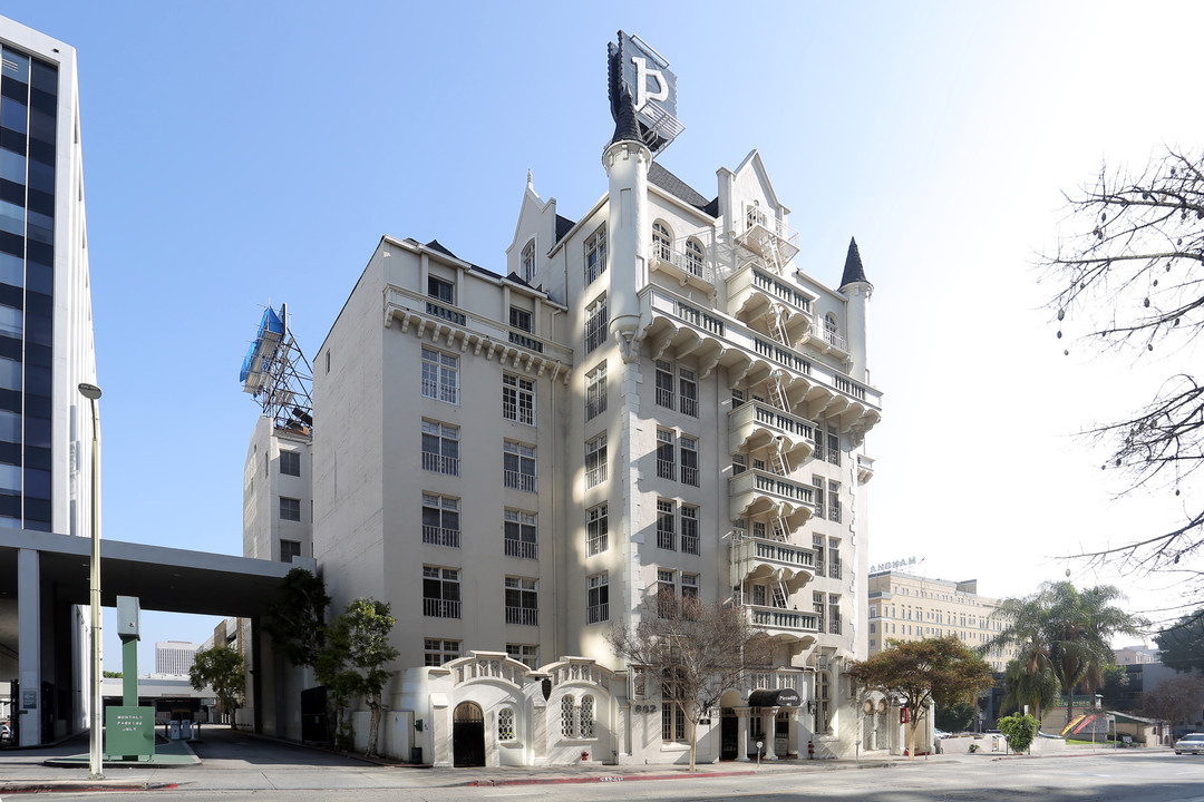 The Piccadilly in Los Angeles, CA - Foto de edificio