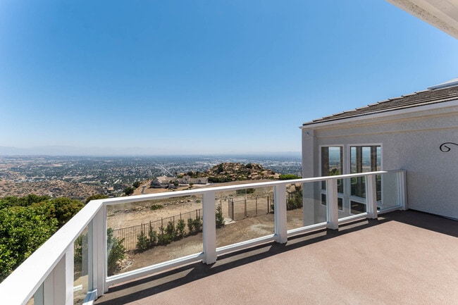 property at 1112 Mesa Dr
