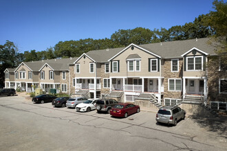 Fairfield Manor at Nesconset in Smithtown, NY - Building Photo - Building Photo