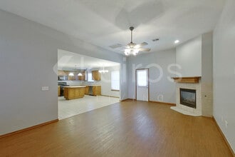 521 SW 163rd St in Oklahoma City, OK - Foto de edificio - Building Photo