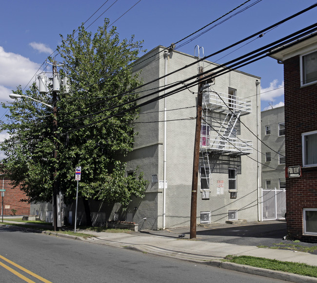 260 Stuyvesant Ave in Newark, NJ - Building Photo - Building Photo