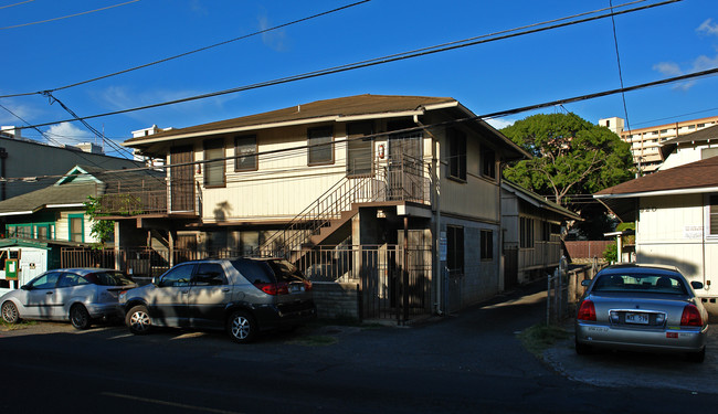 1564 Kalakaua Ave in Honolulu, HI - Building Photo - Building Photo