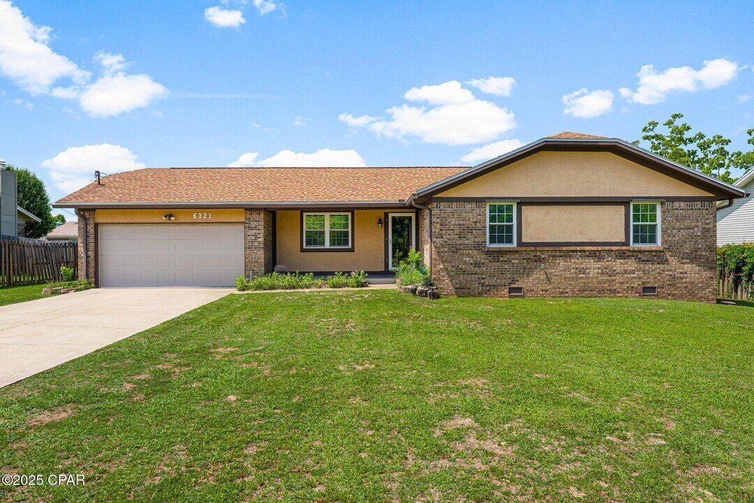 6321 Wallace Rd in Panama City, FL - Building Photo