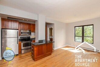 732 W Bittersweet Pl in Chicago, IL - Building Photo - Building Photo