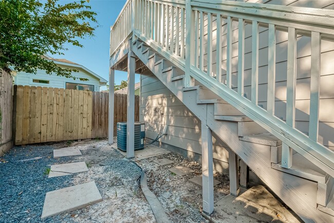 1110 E 24th St in Houston, TX - Building Photo - Building Photo