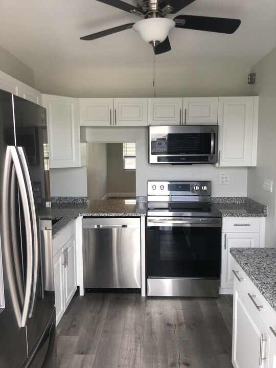 2200 Park Ln in Hollywood, FL - Foto de edificio