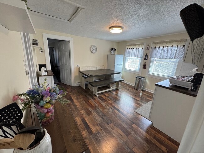 1172 Meriden-Waterbury Turnpike in Cheshire, CT - Building Photo - Building Photo