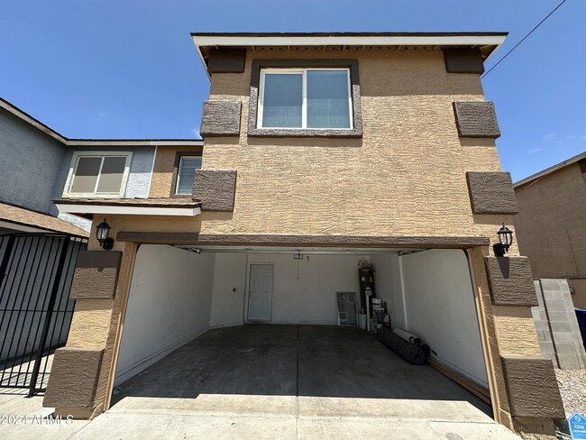 2616 E Southgate Ave in Phoenix, AZ - Building Photo - Building Photo