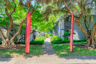 Westpark Plaza in Chico, CA - Foto de edificio - Building Photo