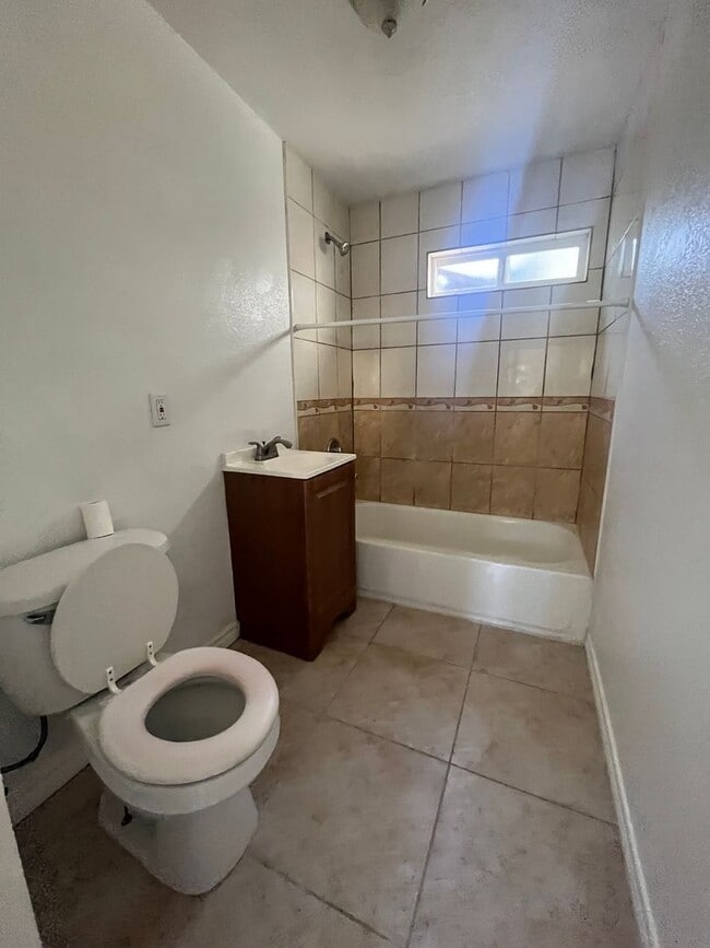 1609-1611 Gundry Ave in Long Beach, CA - Building Photo - Building Photo