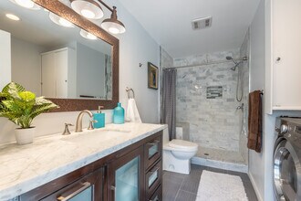 3617 Sunswept Dr in Studio City, CA - Building Photo - Building Photo