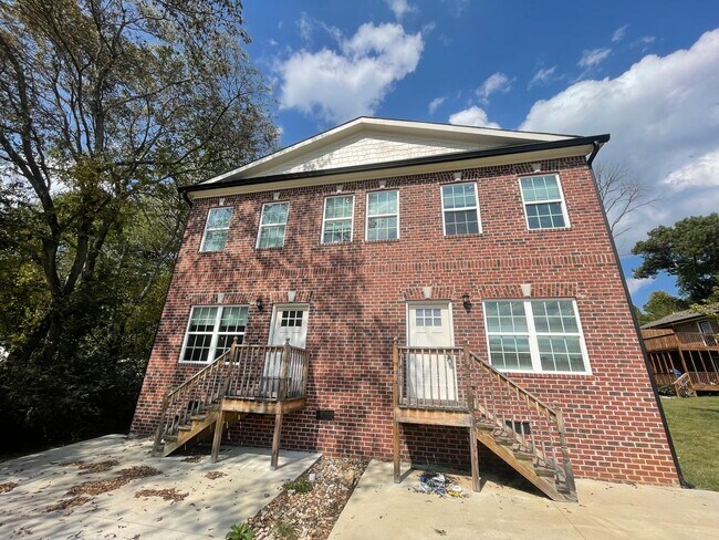 property at 1610 W Circle Dr