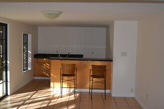 1026 Avenue A in Redondo Beach, CA - Building Photo - Building Photo