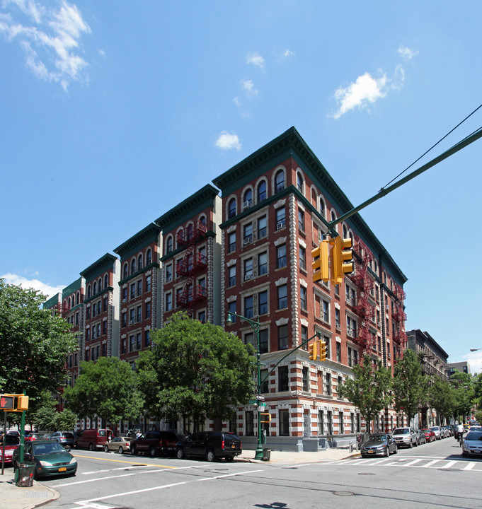 400 Manhattan Ave in New York, NY - Foto de edificio