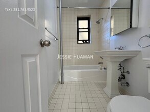 207-209-209 W 11th St in New York, NY - Building Photo - Building Photo