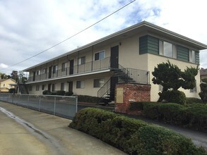 Valientoi Manor in Hayward, CA - Foto de edificio - Building Photo