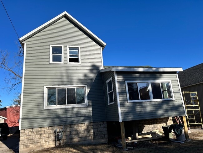 810 4th St in Menominee, MI - Building Photo - Building Photo