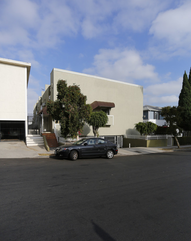 933 S Manhattan Pl in Los Angeles, CA - Foto de edificio - Building Photo