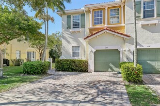 624 NE 21st Terrace in Homestead, FL - Building Photo - Building Photo