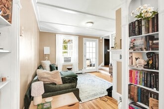 107 Mount Vernon St, Unit 107 in Dover, NH - Foto de edificio - Building Photo