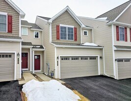 121 Magnolia Dr in Middletown, PA - Building Photo