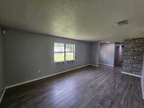 402 Lefoi Ln in Leesville, LA - Foto de edificio - Building Photo