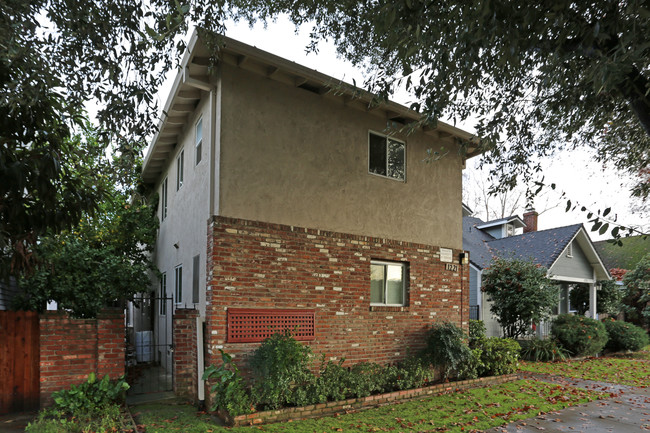 1221 W St in Sacramento, CA - Foto de edificio - Building Photo