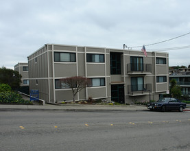 390 Alida Way in South San Francisco, CA - Building Photo - Building Photo