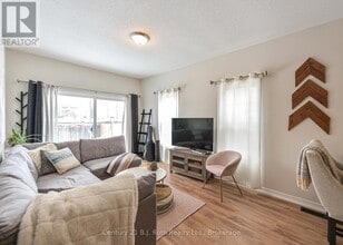 15 Isabella Dr in Orillia, ON - Building Photo - Building Photo