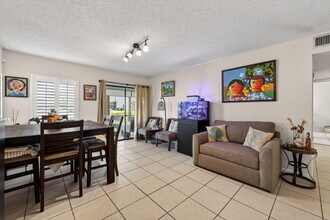 950 S Kanner Hwy in Stuart, FL - Foto de edificio - Building Photo