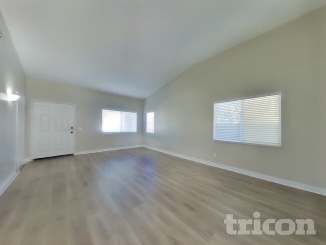 1346 Woodvale Dr in Corona, CA - Building Photo - Building Photo