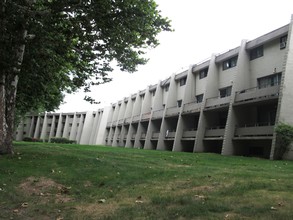 Park Place Apartments in Cleveland, OH - Building Photo - Building Photo