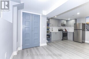 3270 Klaiman Dr in Mississauga, ON - Building Photo