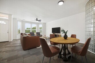879 Usener St in Houston, TX - Building Photo - Building Photo