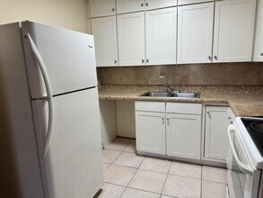 1025 S L St-Unit -2 in Lake Worth Beach, FL - Building Photo - Building Photo