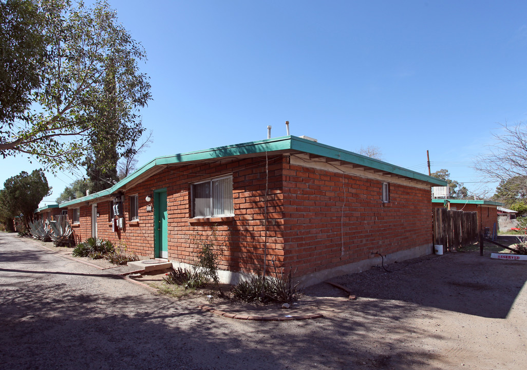 Mesquite Grove in Tucson, AZ - Building Photo