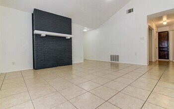 1202 Westcott Dr in Round Rock, TX - Building Photo - Building Photo