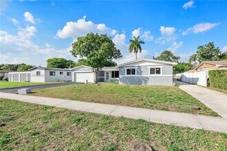 4725 NW 5th Ct in Plantation, FL - Building Photo - Building Photo