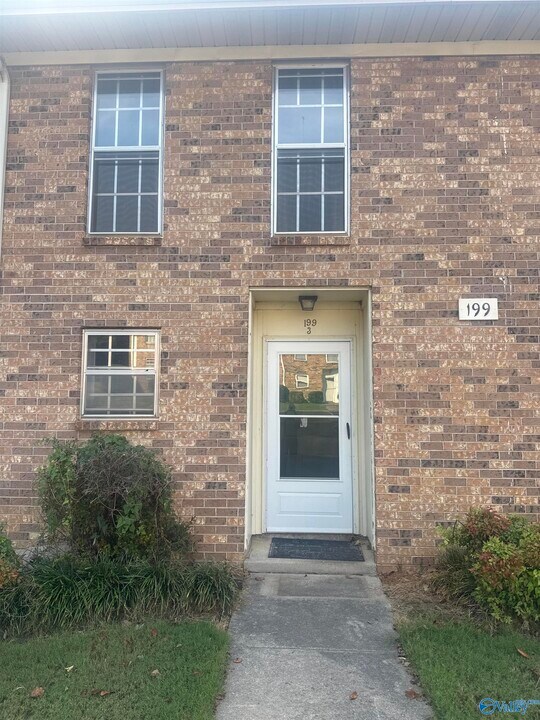 199 Marinawoods Dr SE in Huntsville, AL - Building Photo