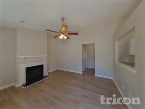 217 Westport Dr in Columbia, SC - Foto de edificio - Building Photo