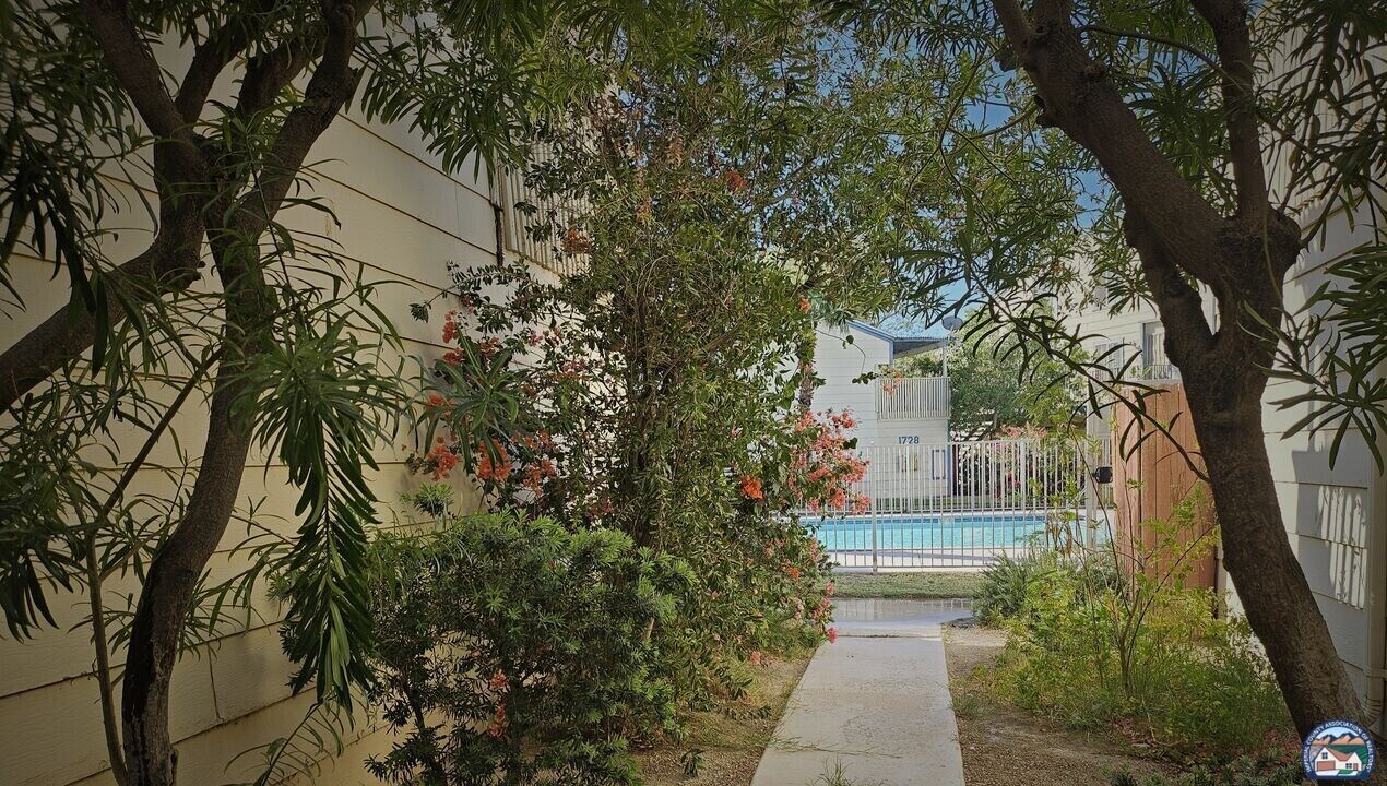 1732 W Olive Ave in El Centro, CA - Building Photo
