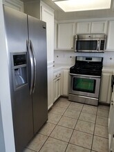 4760 Templeton St, Unit 3312 in Los Angeles, CA - Foto de edificio - Building Photo