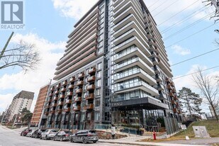21 Park St E in Mississauga, ON - Building Photo