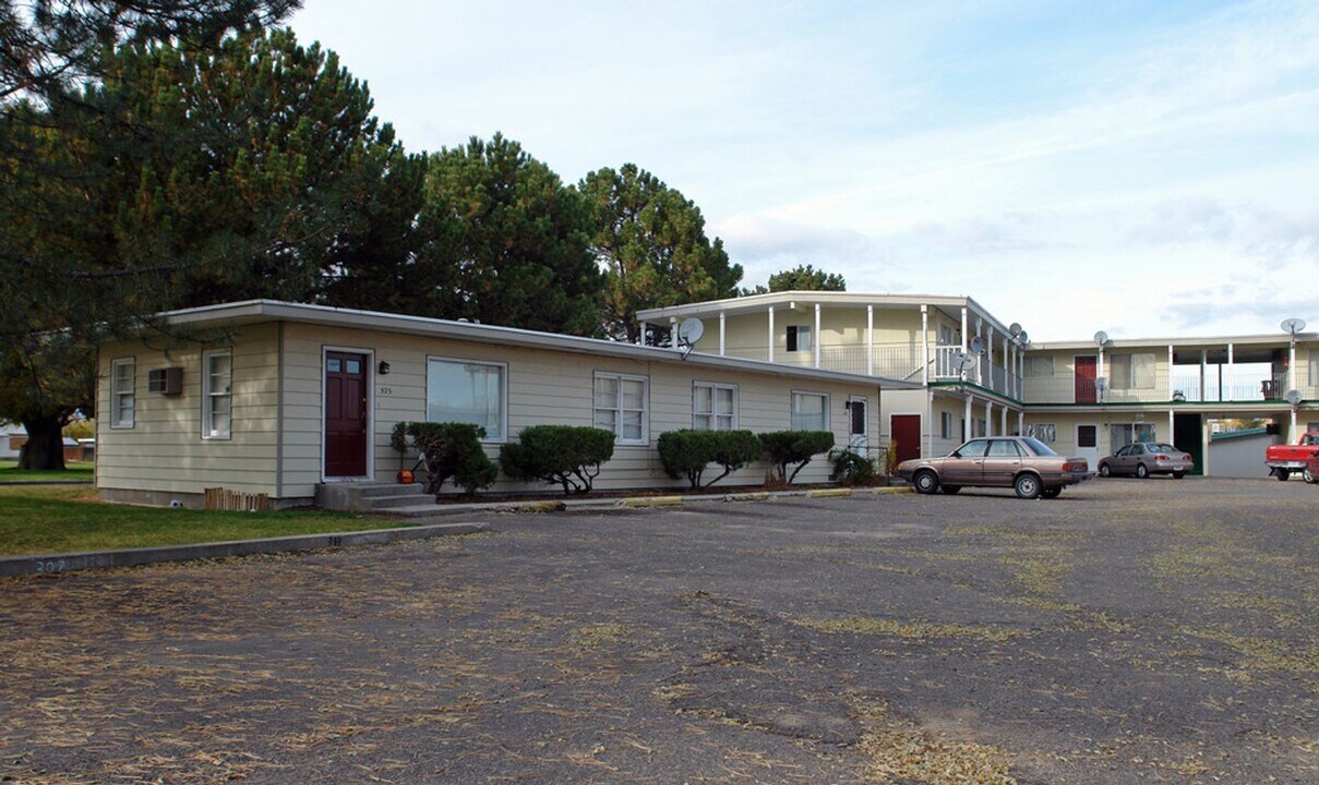 307 NW 8th Ave in Ontario, OR - Building Photo