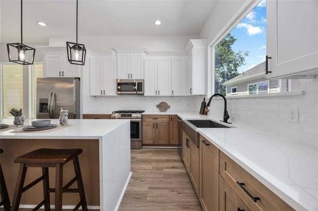 property at 1935 Knoll St