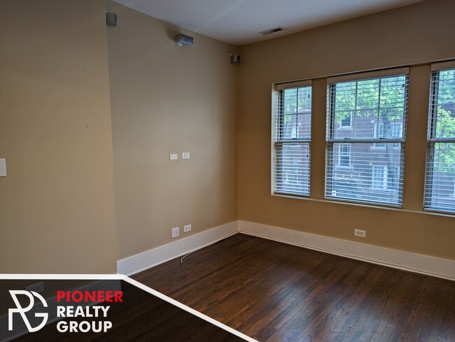 3455 N Wolcott Ave, Unit 2, Unit 2