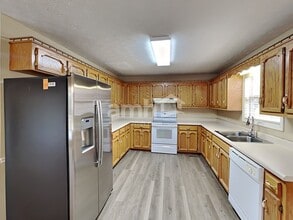 1212 Wembley Ct in Gallatin, TN - Foto de edificio - Building Photo