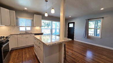 648 Westminster Dr in Pasadena, CA - Building Photo - Building Photo