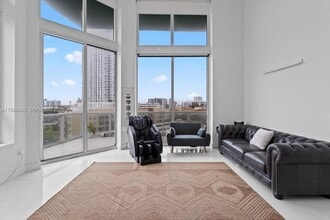 1900 N Bayshore Dr, Unit 16 in Miami, FL - Foto de edificio - Building Photo