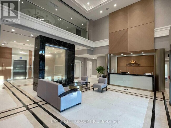 5698 Main St in Niagara Falls, ON - Building Photo - Building Photo